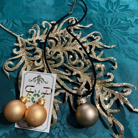 🎄New Christmas Bulb Earrings & Necklace Set - Picture 5 of 6